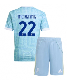 Billige Fotballdrakt Juventus Weston McKennie #22 Replika Bortedraktsett Barn 2025-26 Kortermet (med bukser)